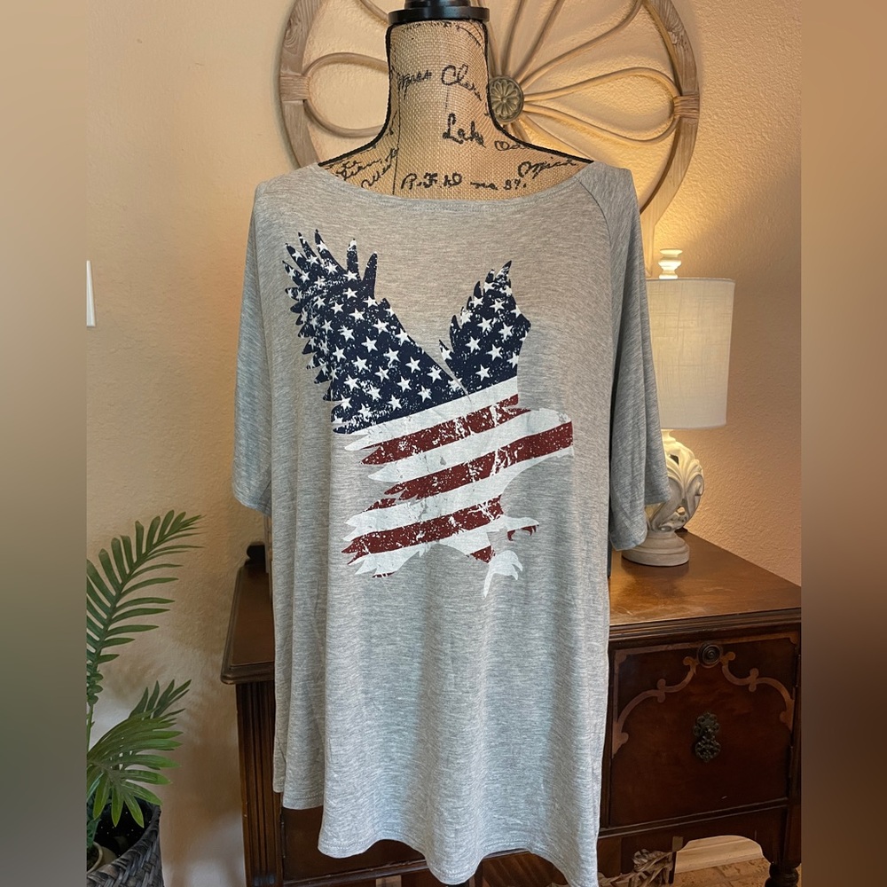 Like New BiBi Gray USA Flag Eagle Graphic Tee